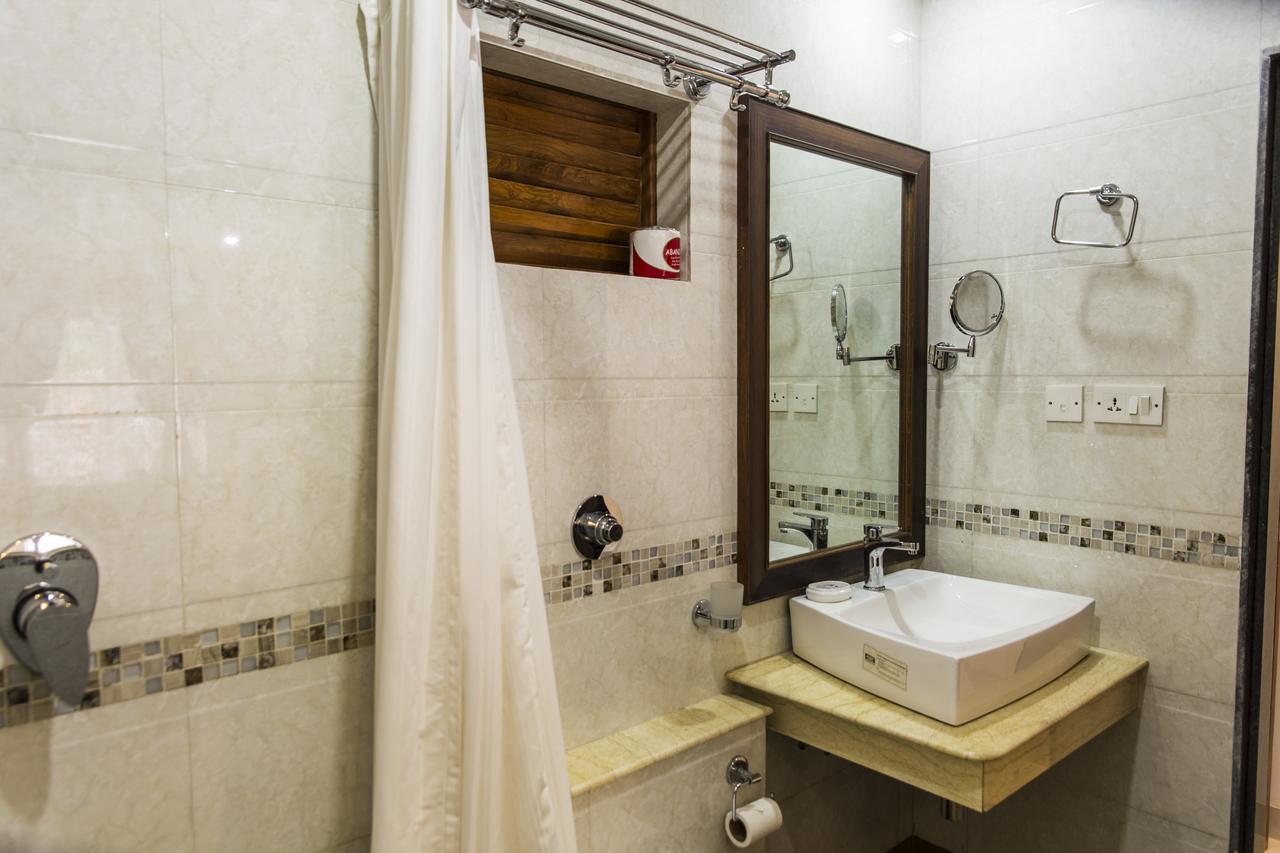 Shikara Beach Resort Cavelossim Kültér fotó